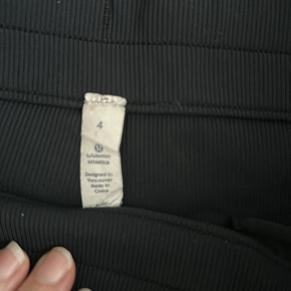 Lululemon studio crops - Picture 5 of 6